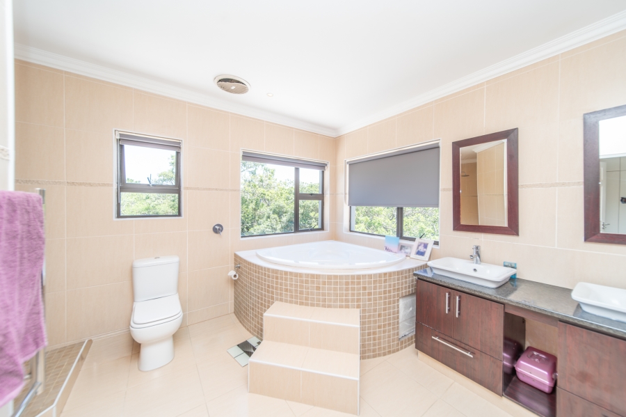 5 Bedroom Property for Sale in Beacon Bay Eastern Cape